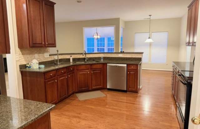 Stunning 5 Bed/3.5 Bath Home in Vibrant Concord NC - 2 Car Attached Garage - Large Open Kitchen - Gas Fireplace - Fenced Backyard - Community Pool/Playground Gallery 4