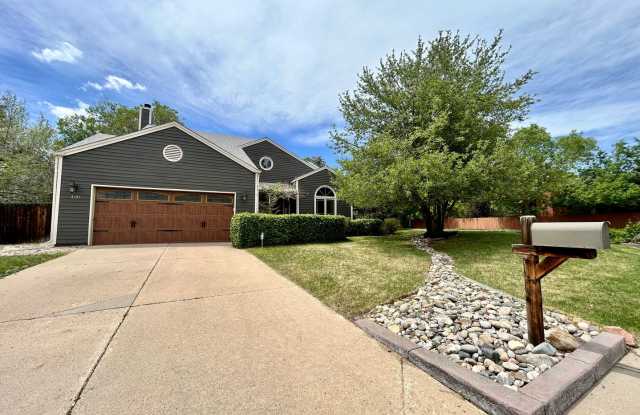 Beautiful 5 Bedroom Home with Large Private Yard photos photos Beautiful 5 Bedroom Home with Large Private Yard photos photos