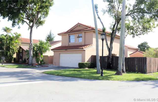 6332 NW 180th Ter Gallery 2