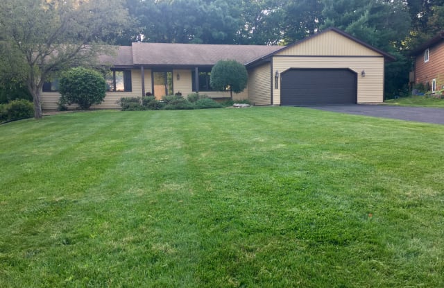 13645 Hanover Ct - 13645 Hanover Way, Apple Valley, MN 55124