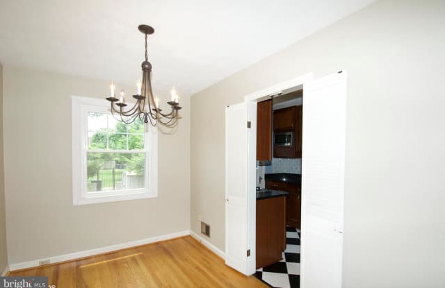 33 E ROSEMONT AVE Gallery 4