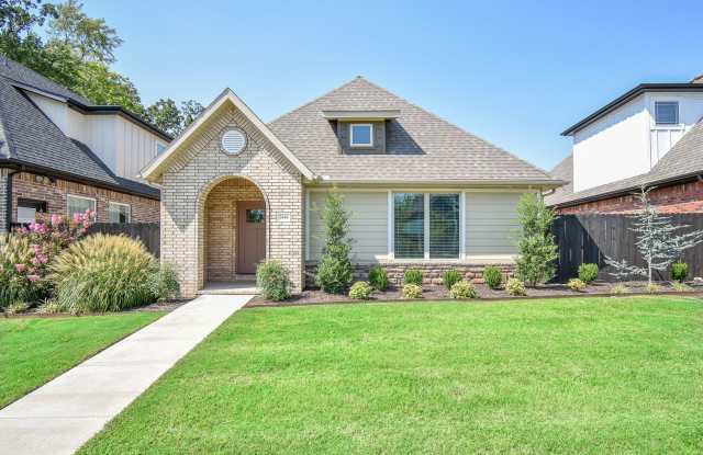 Luxurious 4 Bedroom, 3.5 Bathroom Home In Fayetteville, AR photos photos