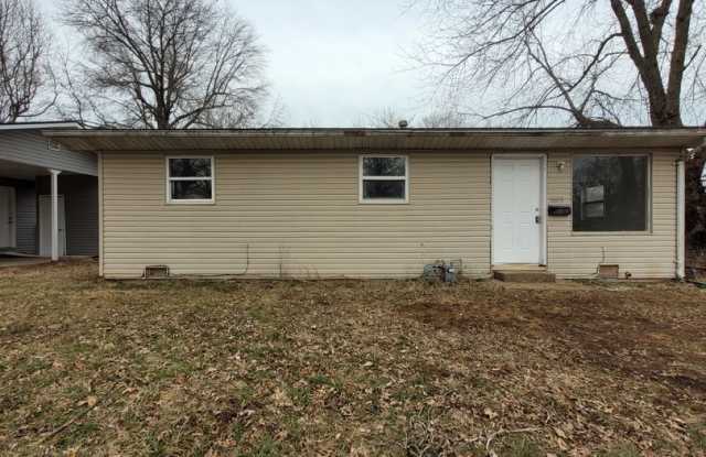 3 Bedroom 1 Bath home with a Fenced back Yard! Gallery 4