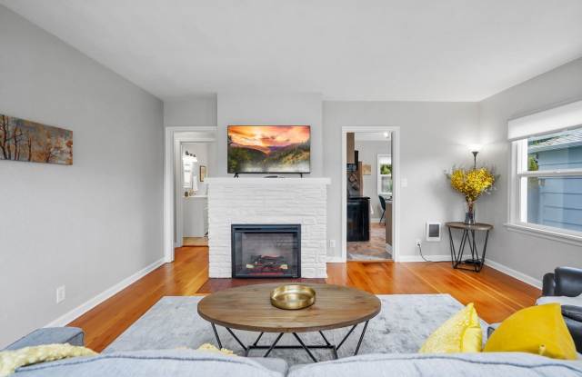 Charming 2 Bed Home in Salem - 140 Stoneway Drive Northwest, Salem, OR 97304