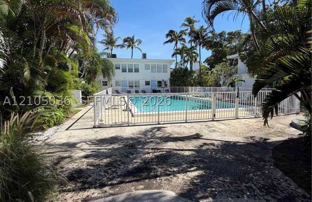 6865 E Bay Dr Gallery 4