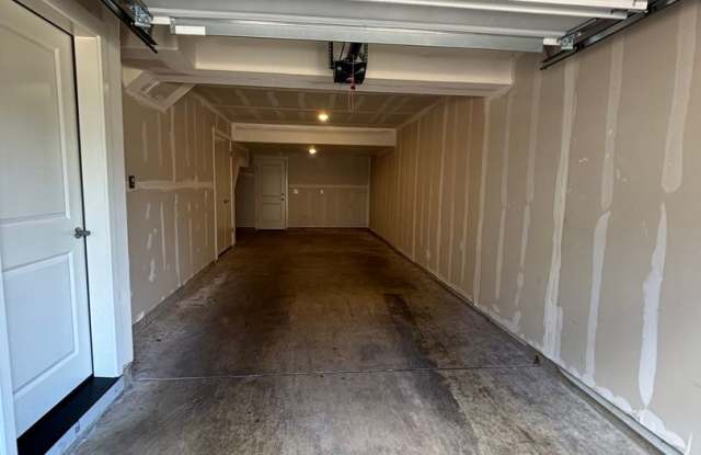 Now offering $400.00 off first month's rent move in special! Gallery 3