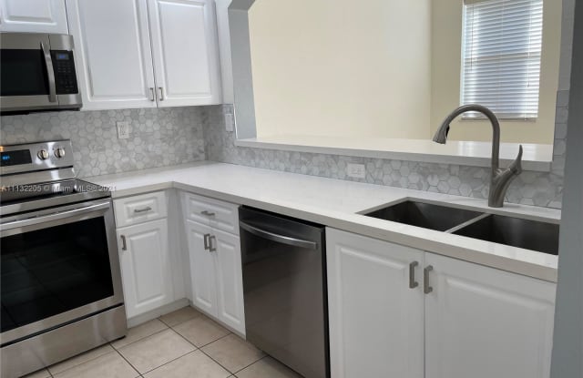 8858 W Flagler St - 8858 W Flagler St, Fountainebleau, FL 33174
