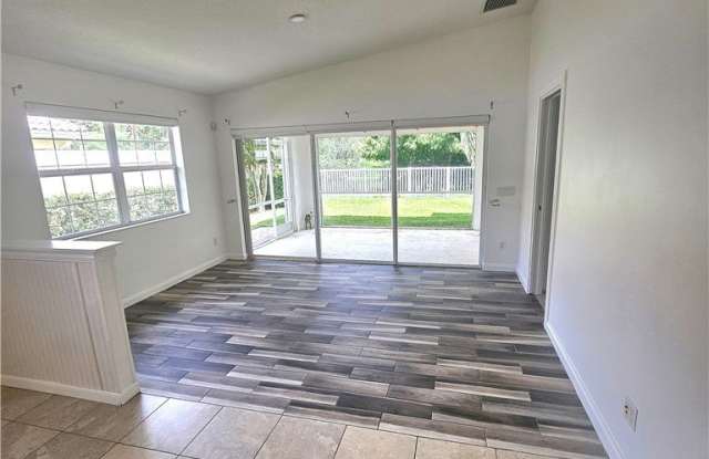 11208 SW Pembroke Drive Gallery 3