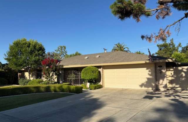 Stockdale Country Club Beauty – Paid Solar, RV Parking  Sunroom Retreat photos photos