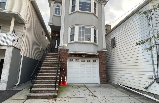 23 REYNOLDS AVE - 23 Reynolds Avenue, Harrison, NJ 07029