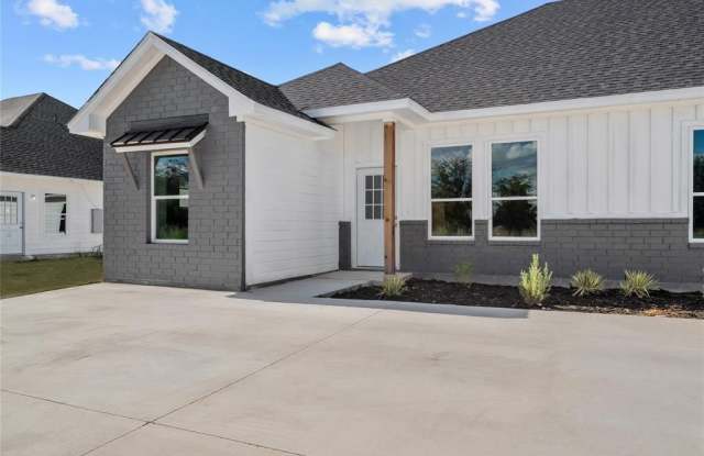 109 Emerson Ln - 109 Emerson Lane, Hood County, TX 76476