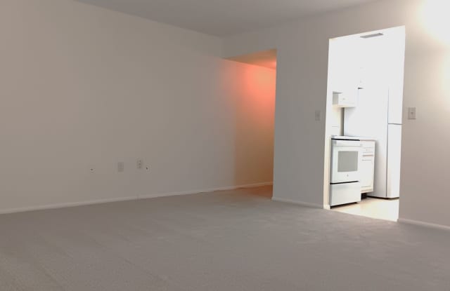 Great location for spacious 2-bedroom apartment Gallery 3