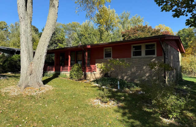 short term lease available 4-Bedroom, 1.5 Bathroom, Ranch Home, Updated Kitchen, pets welcome Gallery 1