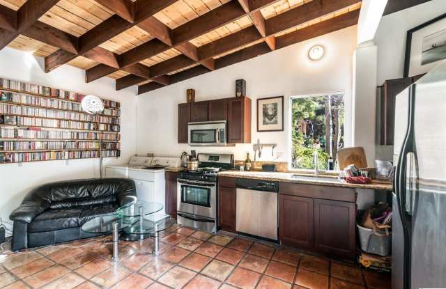 2366 Nichols Canyon Road Gallery 3