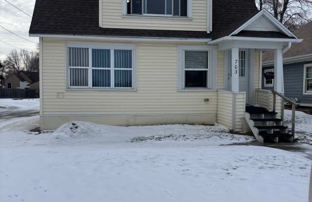 703 7th St NW photos photos