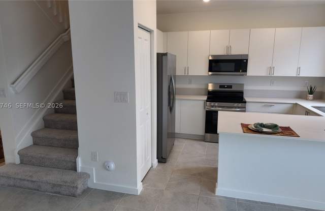 11052 SW 230 TERR Gallery 3