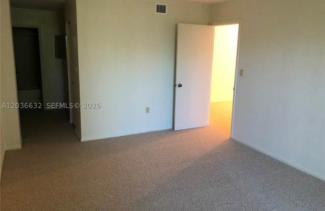 10852 N Kendall Dr Gallery 2
