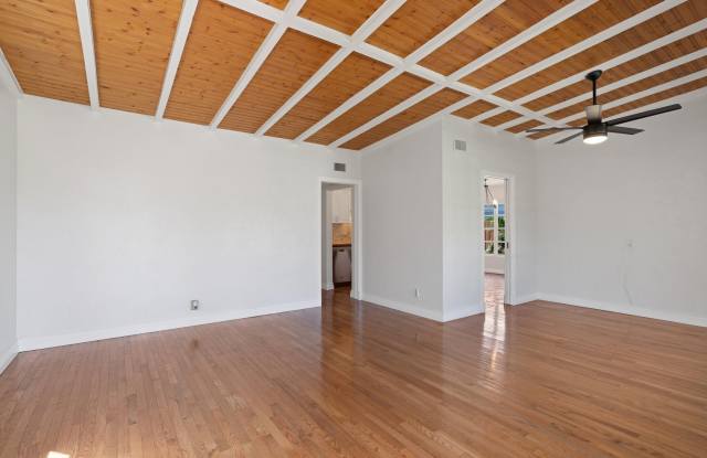 215 Columbia Drive Gallery 2