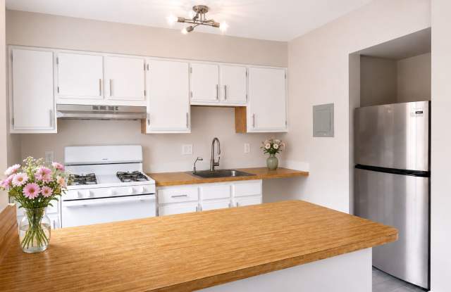 2026 Move-In Special – $500 LEASE SIGNING BONUS!! Affordable 2-Bedroom Apartment in Southwest DC !! Gallery 3