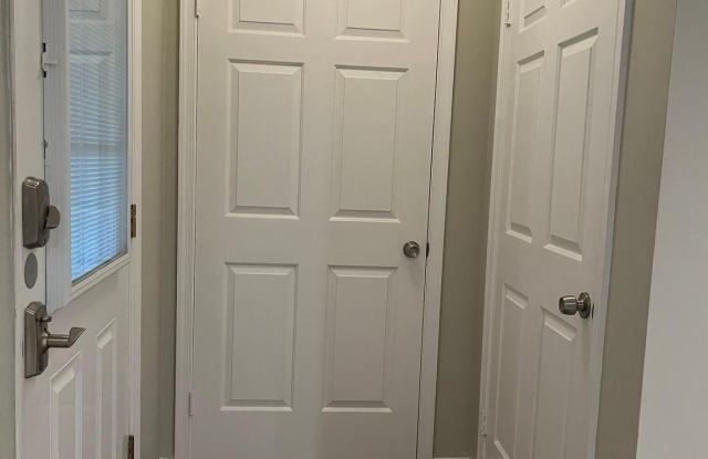 302 LOCUST STREET SE photos photos