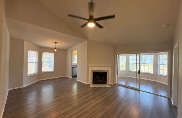 T.R. Lawing Realty Property Gallery 3