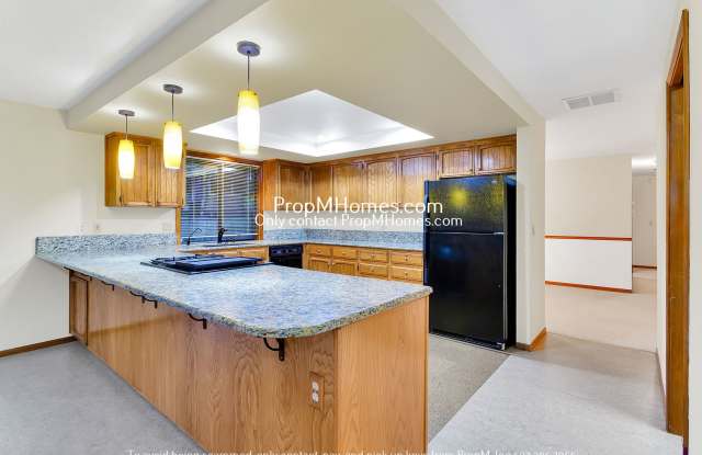 Lake Oswego Three Bedroom Ranch On 1/4 Acre! DEPOSIT SPECIAL - 15860 Boones Way, Lake Oswego, OR 97035