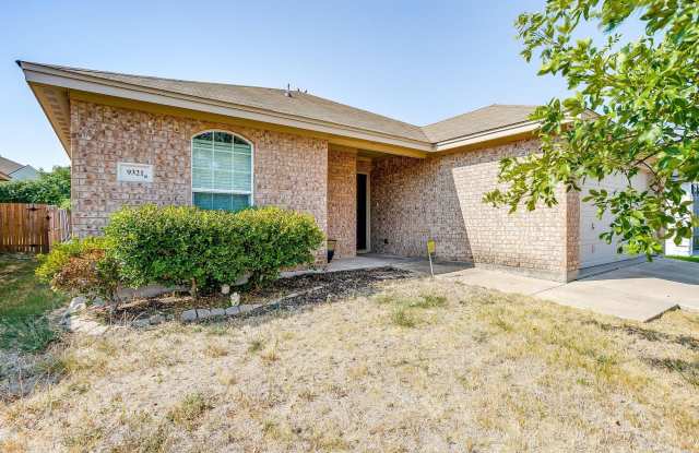 Perfectly located. 3 Bedroom, 2 Bath Home- White Settlement ISD- 76108 Gallery 3