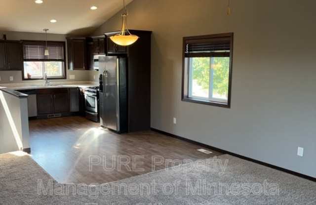 263 Dongola Ln - 263 Dongola Lane, Shakopee, MN 55379