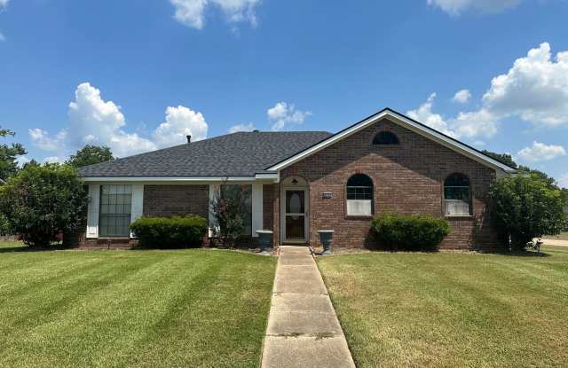 Beautiful South Bossier Home with Sunroom! photos photos