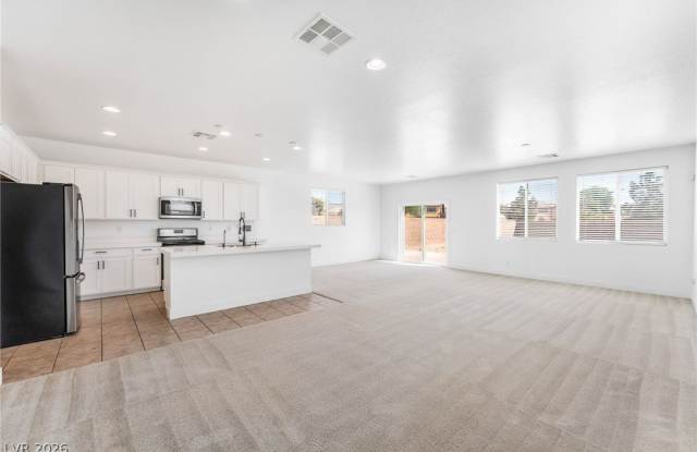 1002 Solemn Cactus Avenue Gallery 3