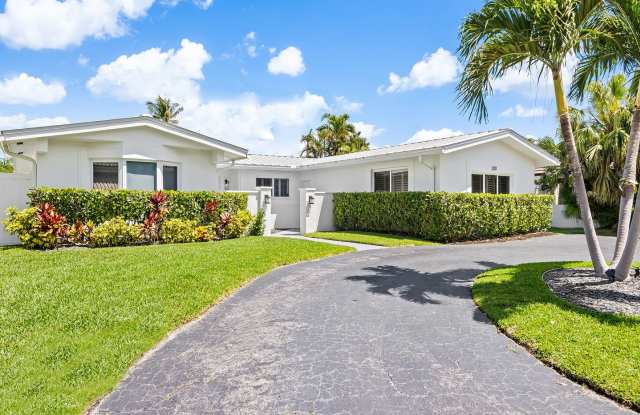 Coastal Elegance Awaits! Stunning 5-Bedroom Home in Prime Fort Lauderdale Location Gallery 3