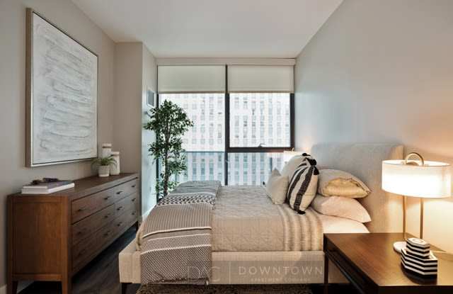 355 W Hubbard St photos photos