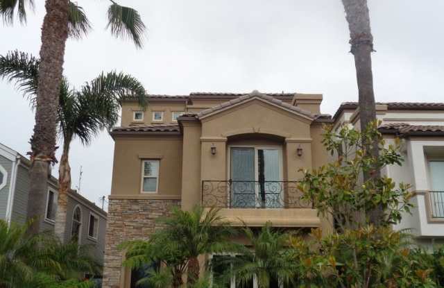 225 11th St - 225 11th Street, Huntington Beach, CA 92648
