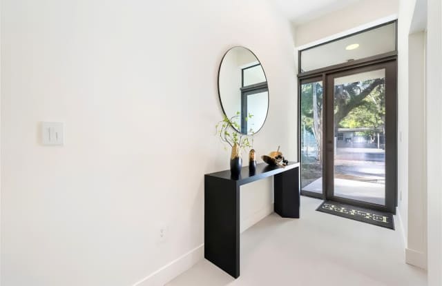 3073 Hibiscus Street Gallery 4