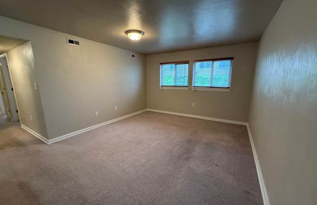 2 Bedroom, 1 Bath Condo Gallery 3
