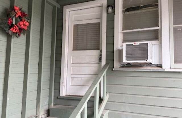 512 E Mulberry unit: 2 photos photos