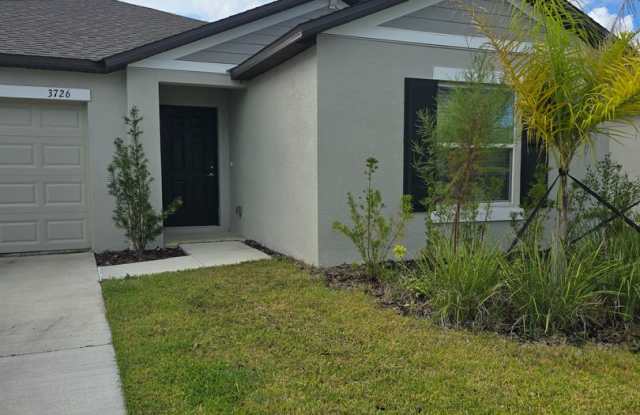 Beautiful 4 bedroom 2 bath Gallery 3