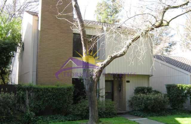 Spacious 2 Bed 2.5 Bath 1,748 sqft Campus Commons Home Gallery 1