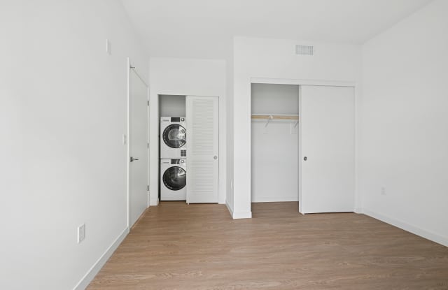 1915 Park Gallery 3