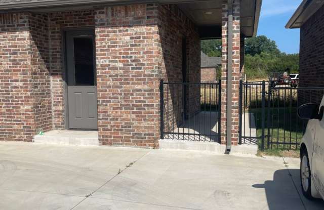 3 bed, 2.5 bath home in sought after gated community in NW Norman Gallery 3
