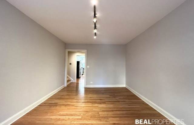 2323 N Rockwell Gallery 4