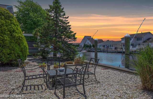 88 Longpoint Drive Gallery 3
