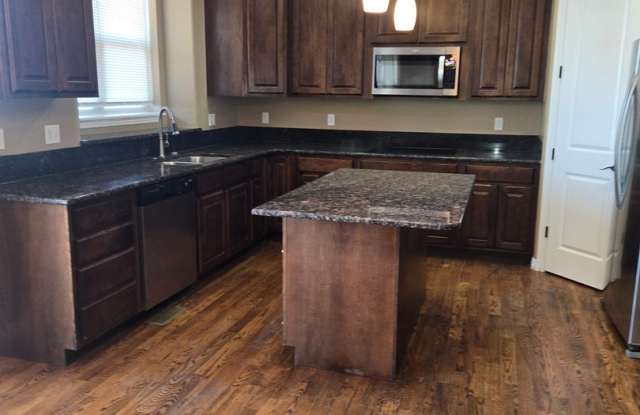 Spacious 3-Bedroom Home with Office, Loft Gallery 4