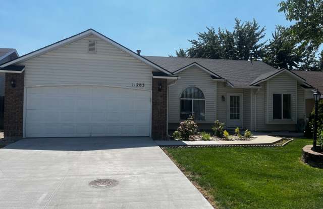 11283 Glen Ellyn | Hardwood Floors, Oversized Covered Patio, Centrally Located! photos photos