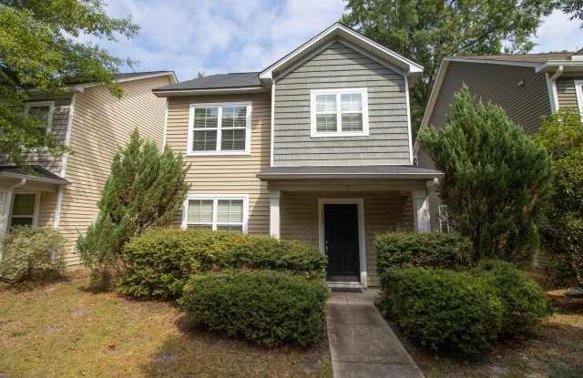 Spacious 3 Bedroom, 2.5 Bathroom Townhome in Brandon Acres – Coming Soon! photos photos
