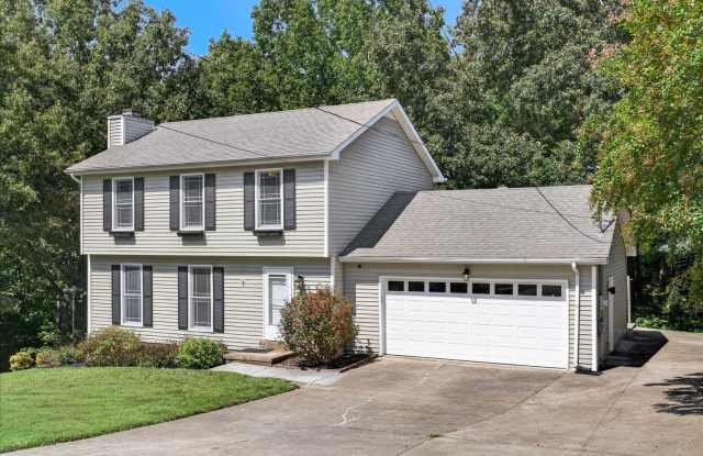 Pet Friendly Three Bedroom in Sango! Gallery 3