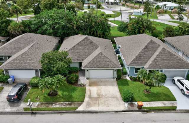 325 Hawthorne Lane photos photos