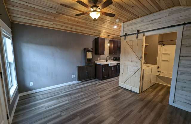 1 Bed/1 Bath Tiny Home • Sulphur Rock Gallery 3