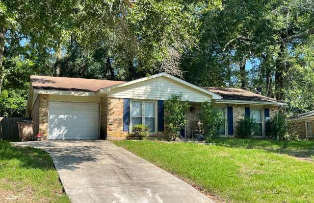 Close to South Alabama 3/2 Single Car Garage photos photos Close to South Alabama 3/2 Single Car Garage photos photos