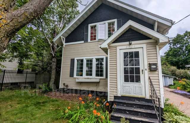 2024 Como Ave photos photos